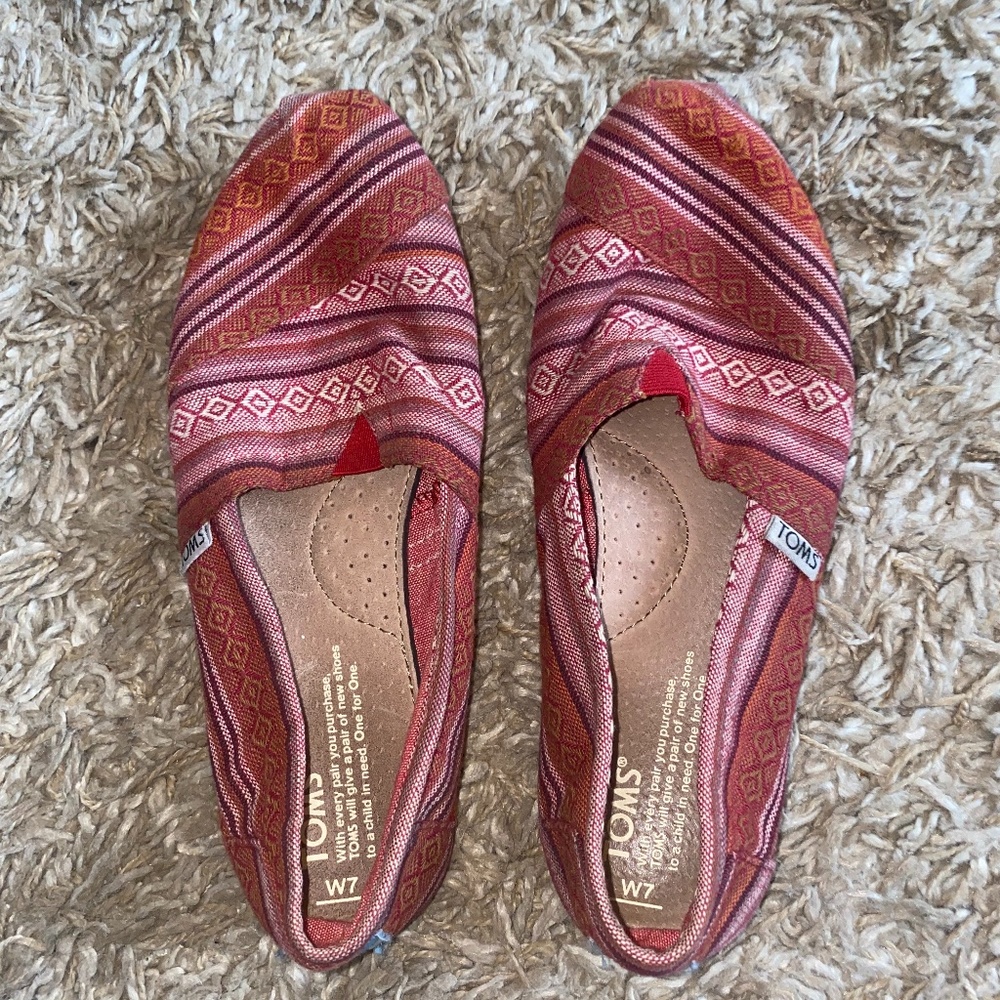 Toms